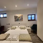 Adria Apartman *