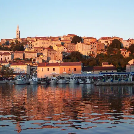 아파트 Adria 브르사르